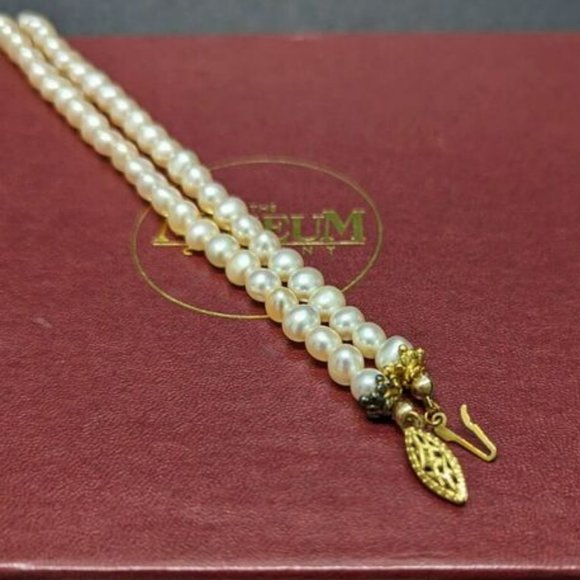 MUSEUM REPRODUCTIONS Museum Company Pearl Necklace in Original Box Gold Clasp - Picture 3 of 6